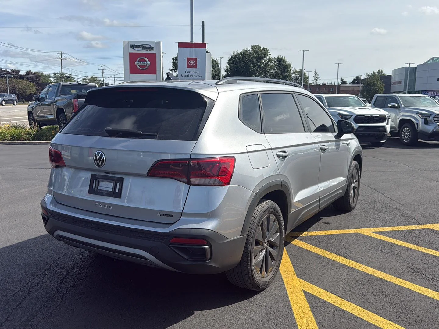 Used 2022 Pyrite Silver Metallic Volkswagen S image 3