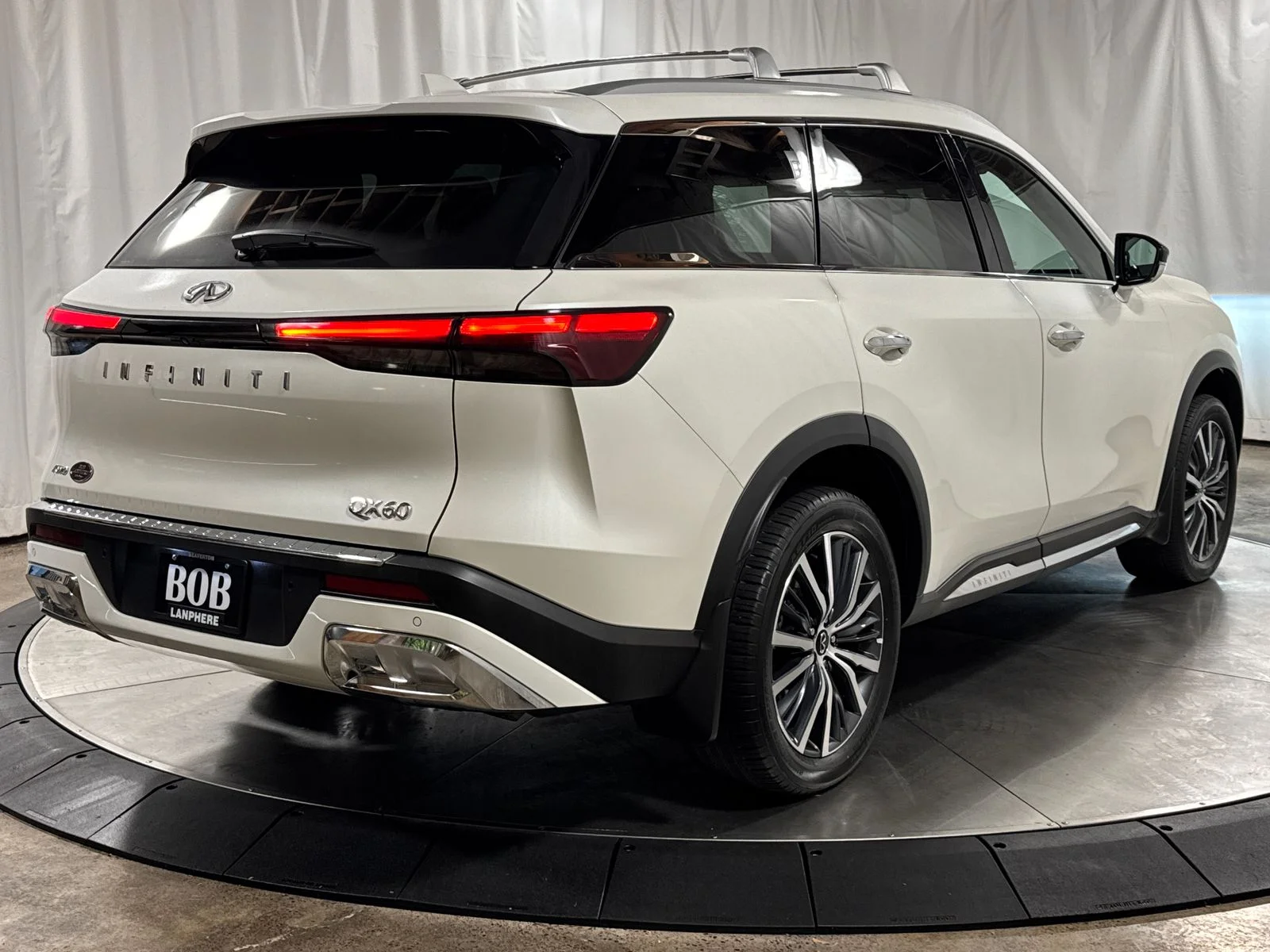 Used 2022 White INFINITI Sensory image 10