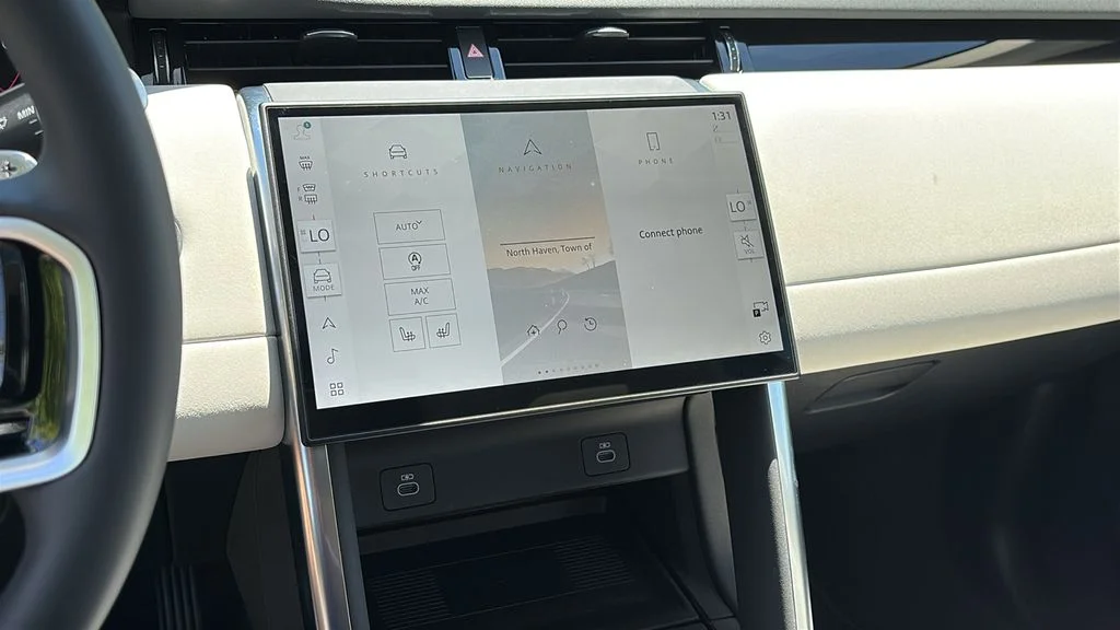 Certified Used 2025  Land Rover S image 15