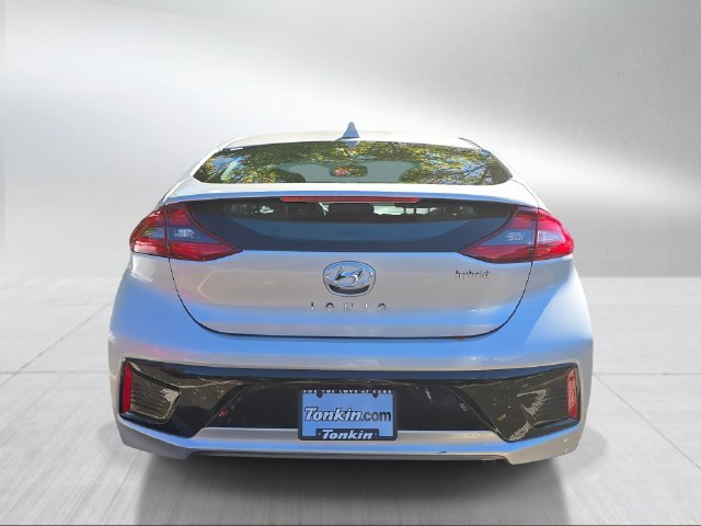 Used 2017 Silver Hyundai SEL image 4