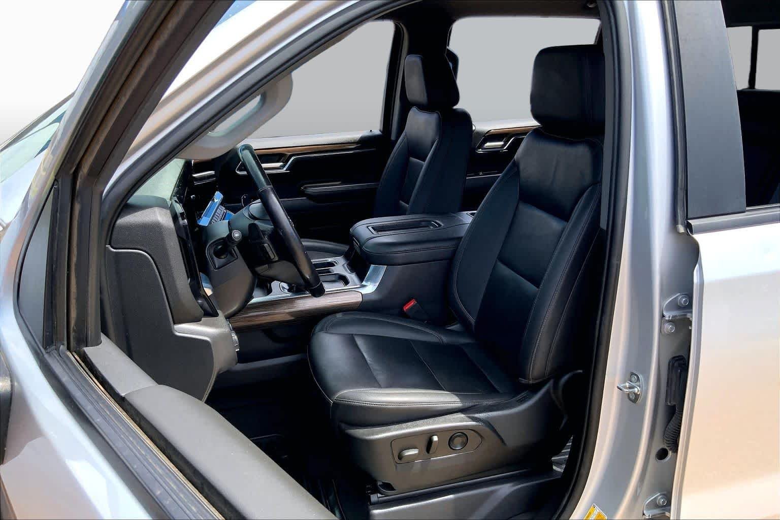 Used 2022 Silver Ice Metallic Chevrolet RST image 7