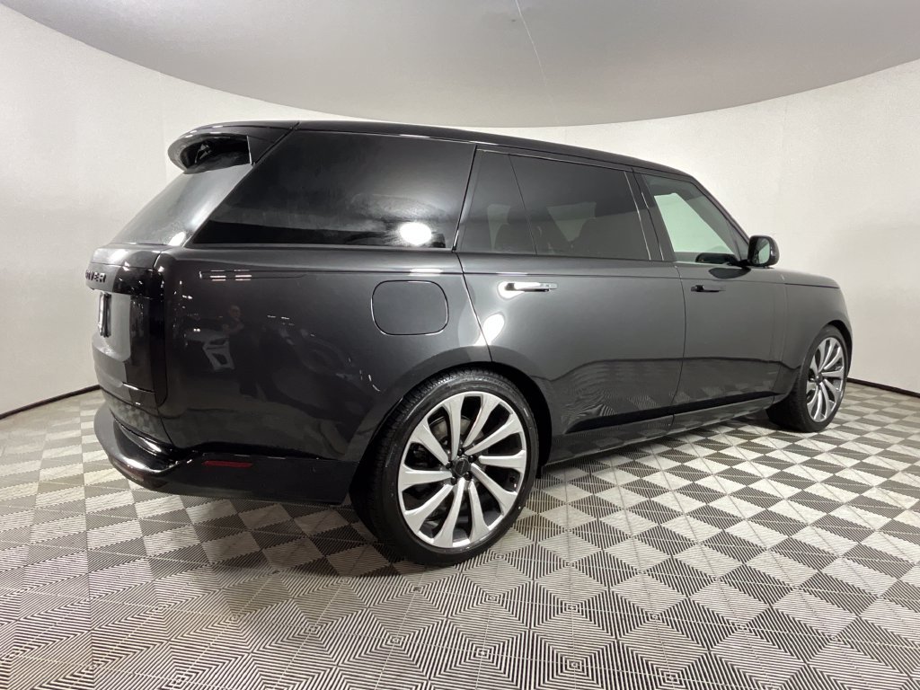 New 2026 Carpathian Grey Land Rover SE LWB 7-Seats / V8 image 2