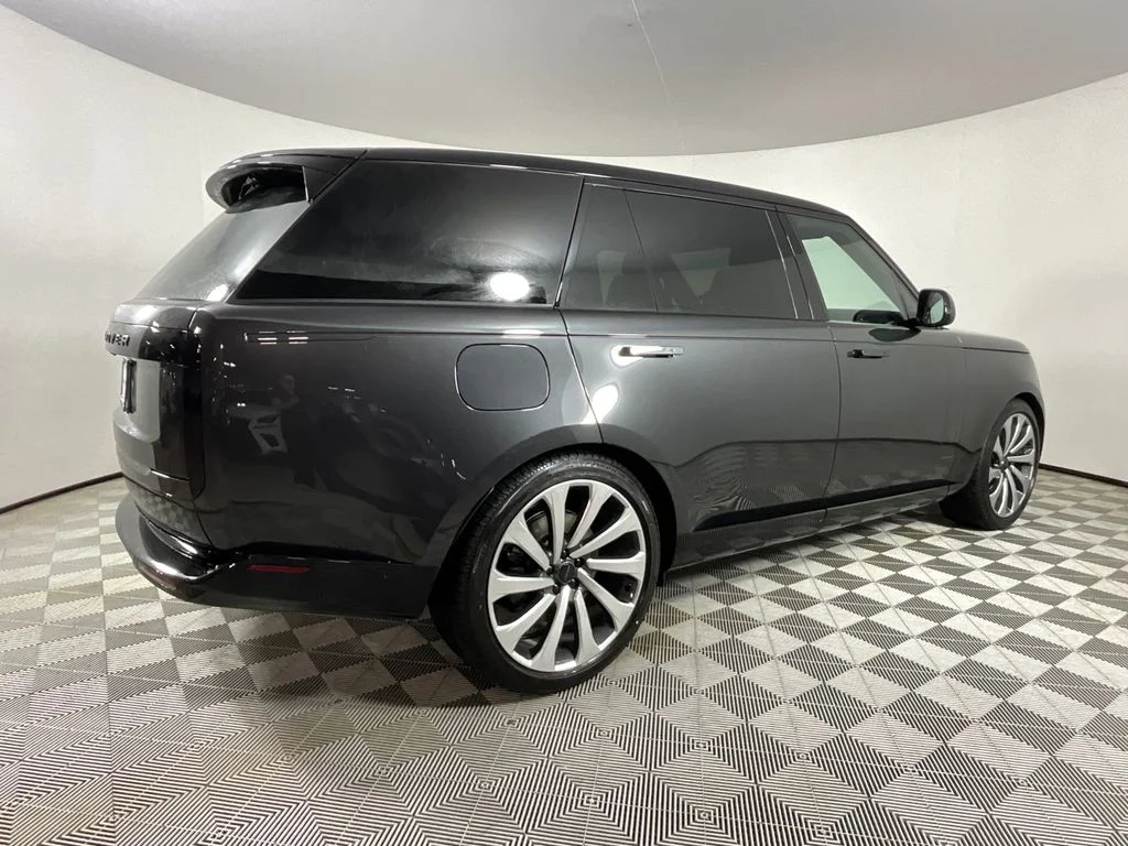 New 2026 Carpathian Grey Land Rover SE LWB 7-Seats / V8 image 2