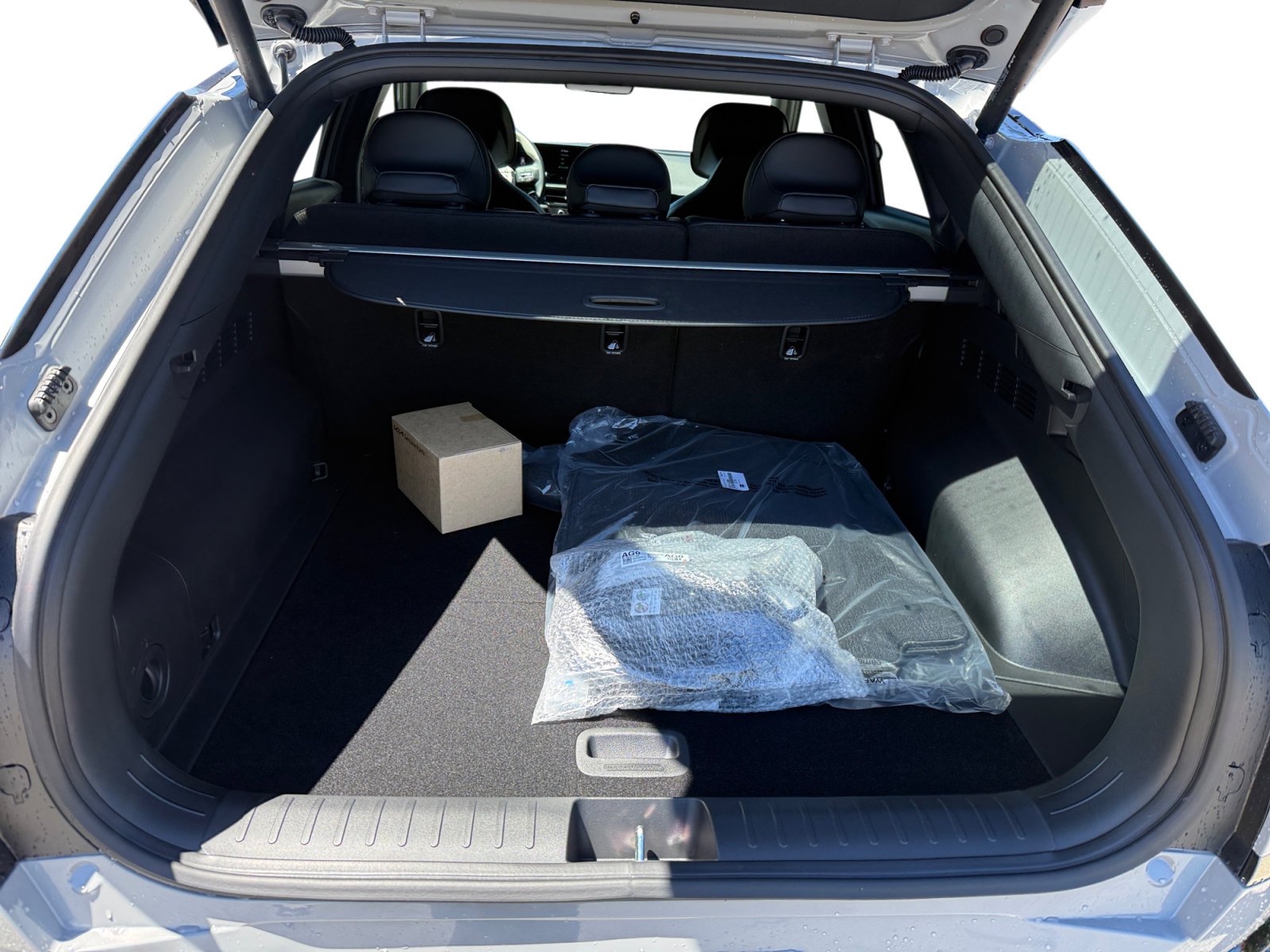 New 2026 Wolf Gray / Black Roof Kia GT-LINE image 17