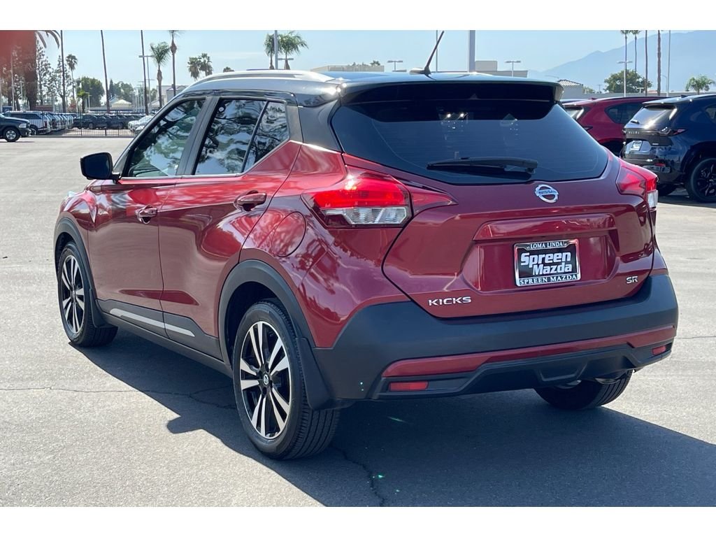 Used 2018 Cayenne Red/Super Black Nissan SR image 4