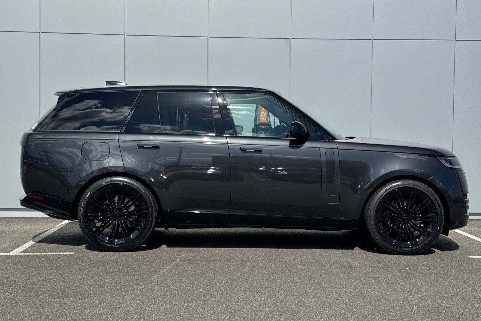 2026 Land Rover Range Rover SE - Photo 6