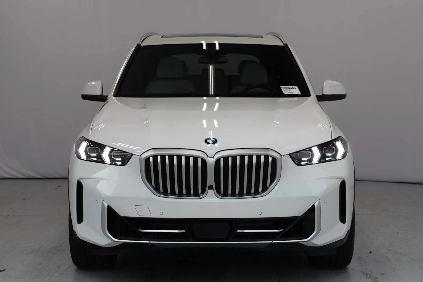 Certified Used 2026 Alpine White BMW sDrive40i image 2