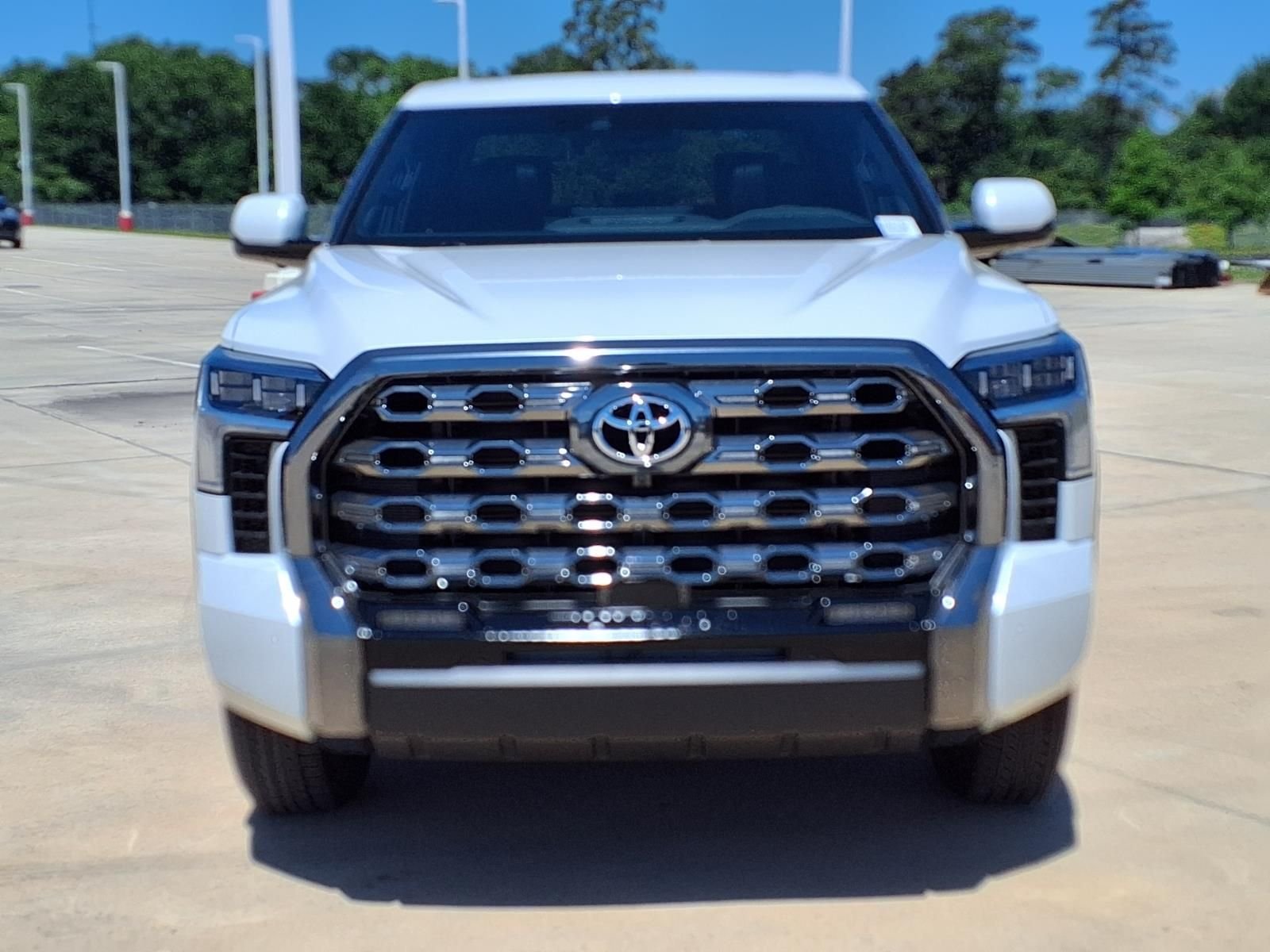 New 2026 Wind Chill Pearl <sup>1</sup> Toyota  Platinum image 4