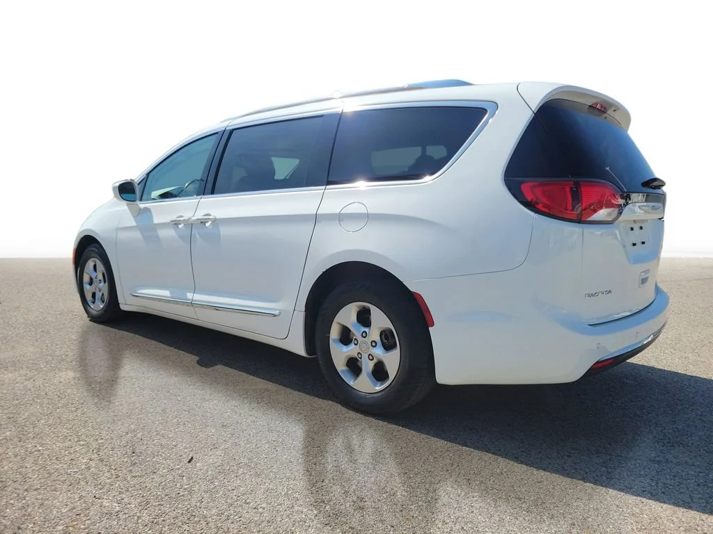 Used 2017 White Chrysler Touring-L Plus image 3