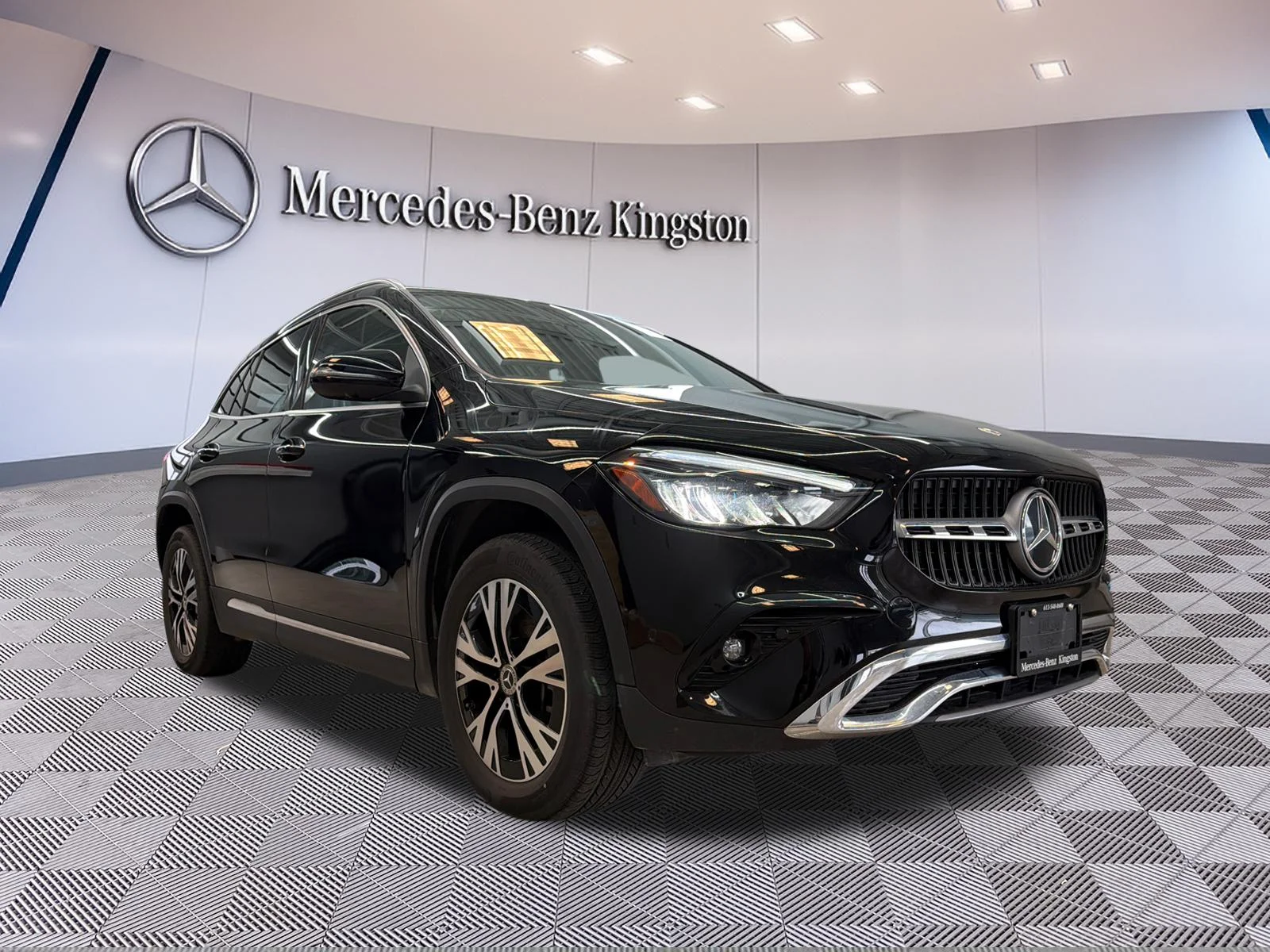 Used 2025  Mercedes-Benz GLA 250 4MATIC SUV image 1