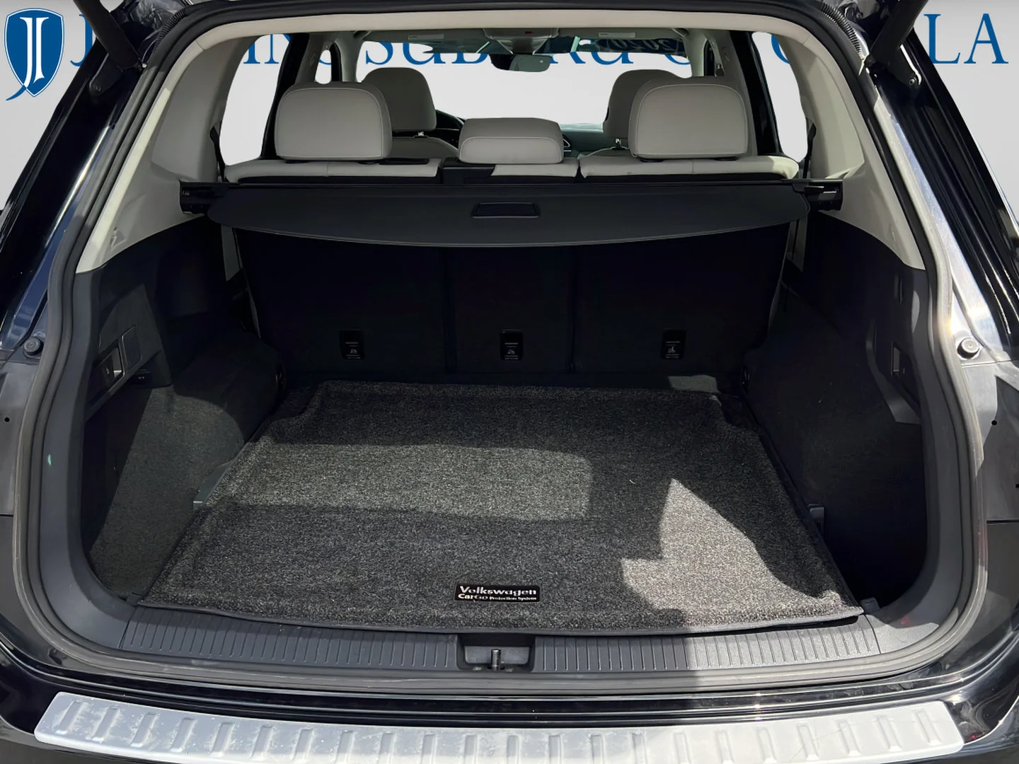 Used 2020 Deep Black Volkswagen SEL image 10