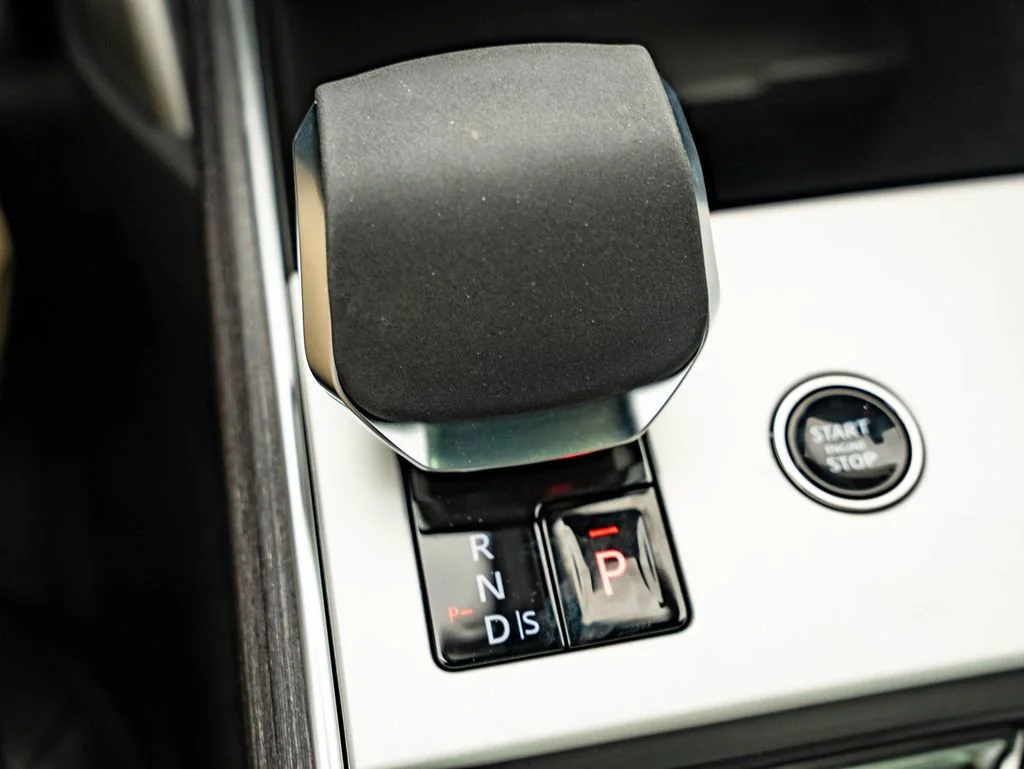 New 2026 Santorini Black Land Rover SE image 35