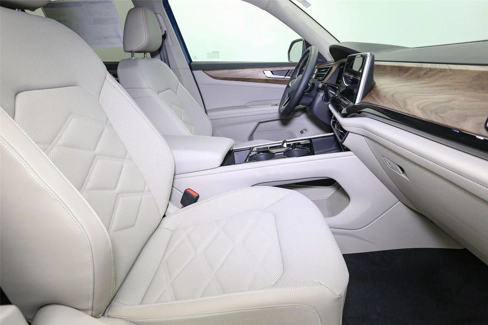 2026 Volkswagen Atlas SE w/Tech - Photo 13