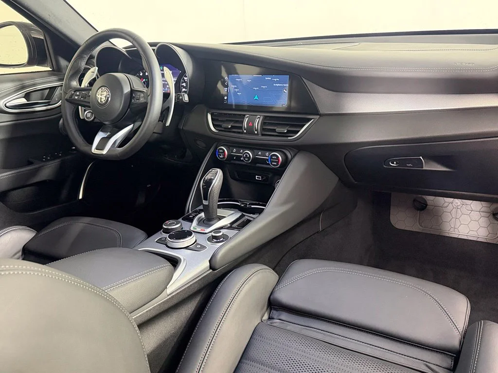 Certified Used 2023  Alfa Romeo Veloce image 14