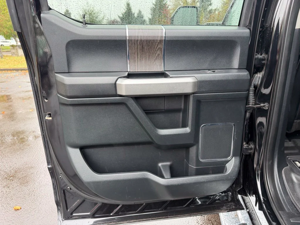 Used 2020 Agate Black Metallic Ford Lariat image 30