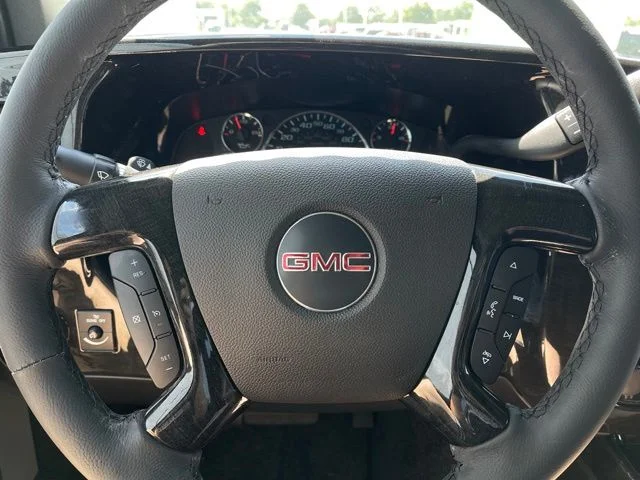 New 2026 Quicksilver Metallic GMC Explorer Limited SE image 31