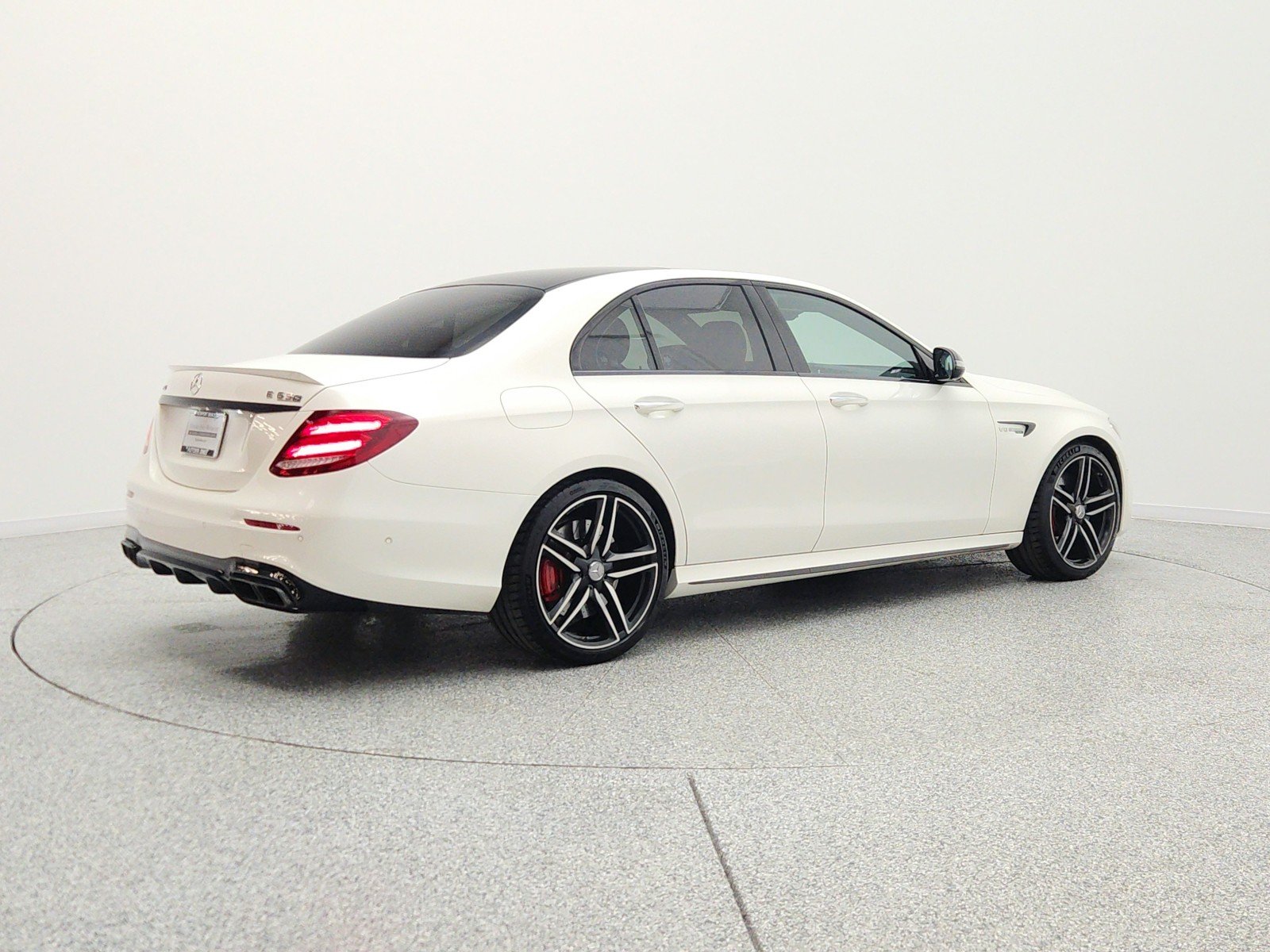 Used 2019 designo Diamond White Metallic Mercedes-Benz AMG® E 63 S 4MATIC+ Sedan image 5