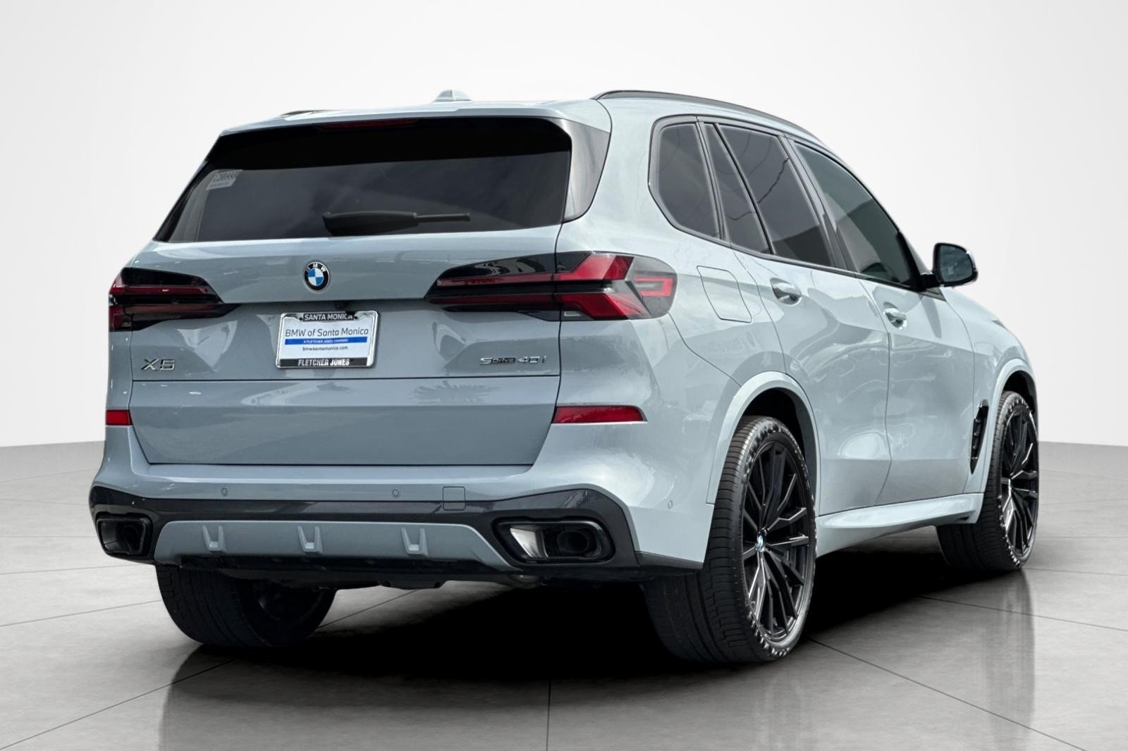 Used 2024 Brooklyn Grey Metallic BMW sDrive40i image 5
