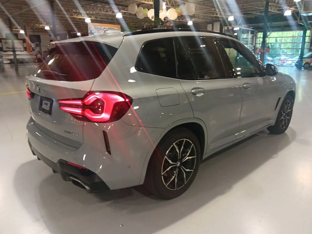 Used 2024 Gray BMW xDrive30i image 11