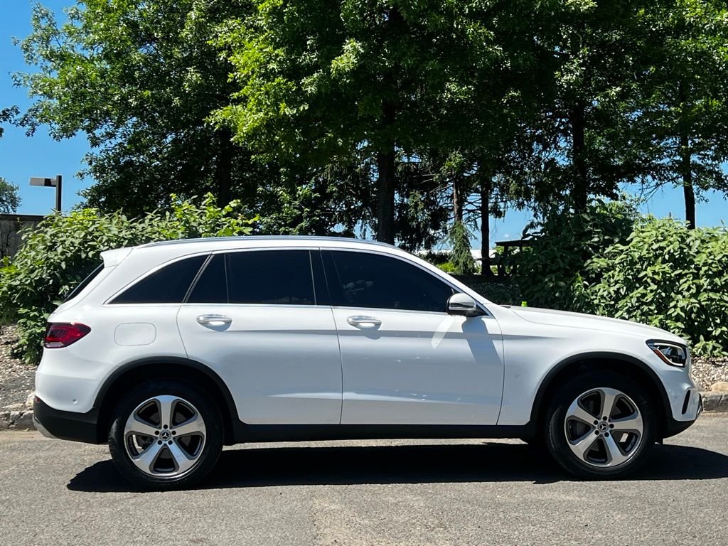 Certified Used 2022 White Mercedes-Benz GLC 300 image 4