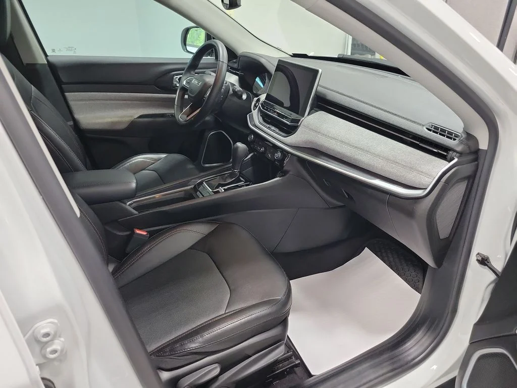 Used 2022 White Jeep Latitude Lux image 20