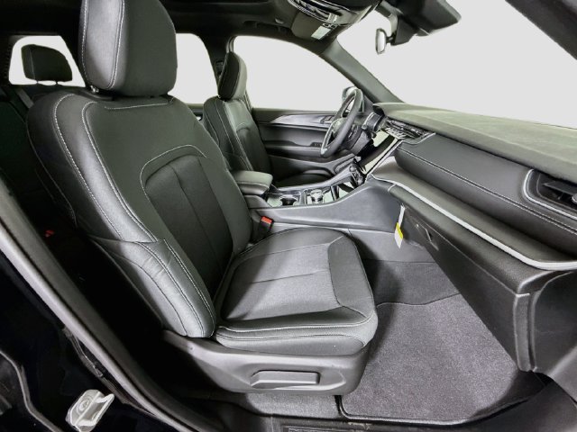 New 2027 High-Gloss Black Paint Jeep Laredo X image 27