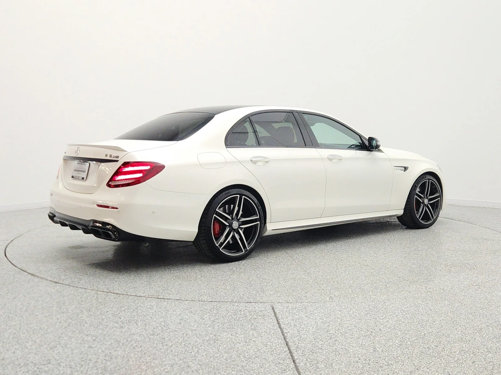 Used 2019 designo Diamond White Metallic Mercedes-Benz AMG® E 63 S 4MATIC+ Sedan image 5