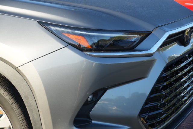Certified Used 2026  Toyota Limited image 4