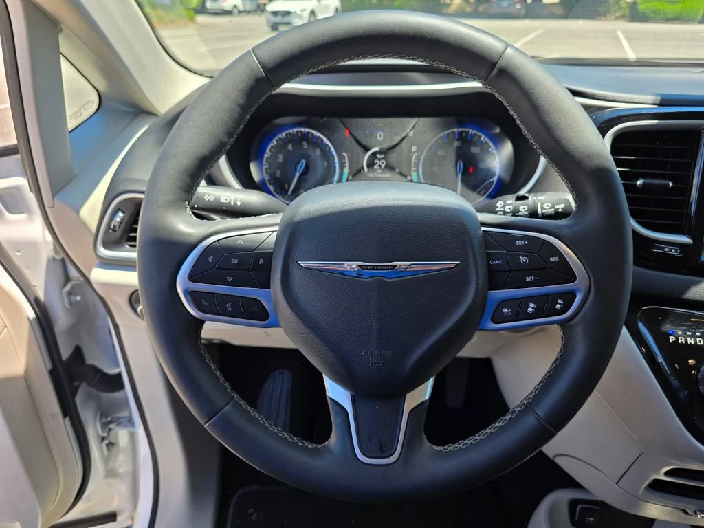 Used 2024  Chrysler Touring L image 22