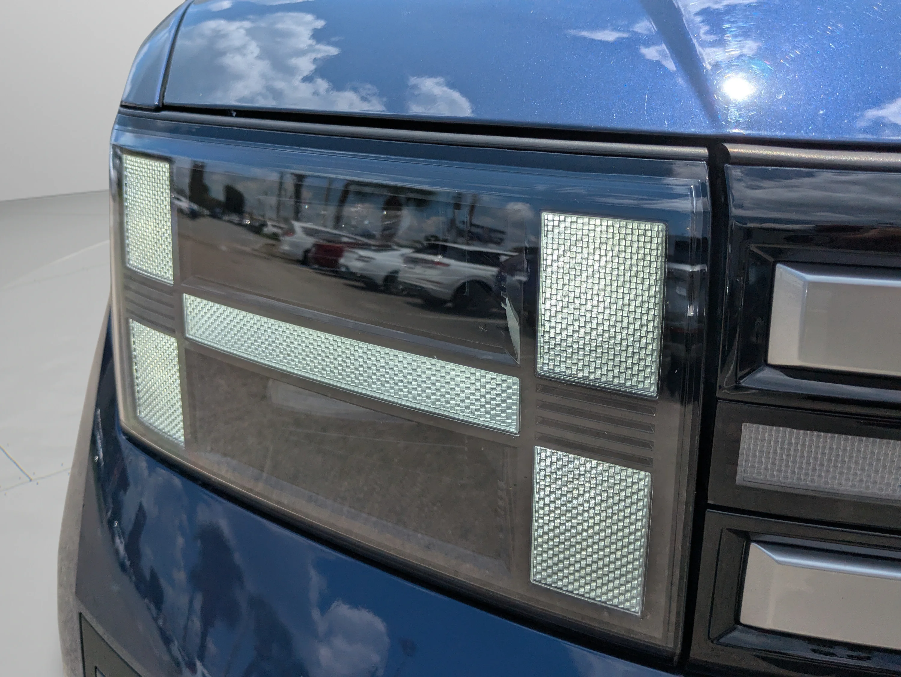 Used 2025 Atlantis Blue Hyundai SEL image 9