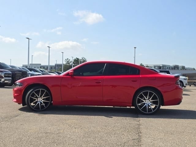 Used 2022 Torred Clearcoat Dodge SXT image 18