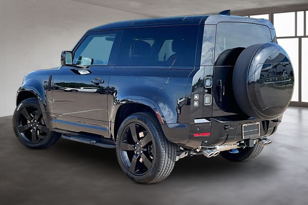 New 2026 Santorini Black Metallic Land Rover V8 image 3