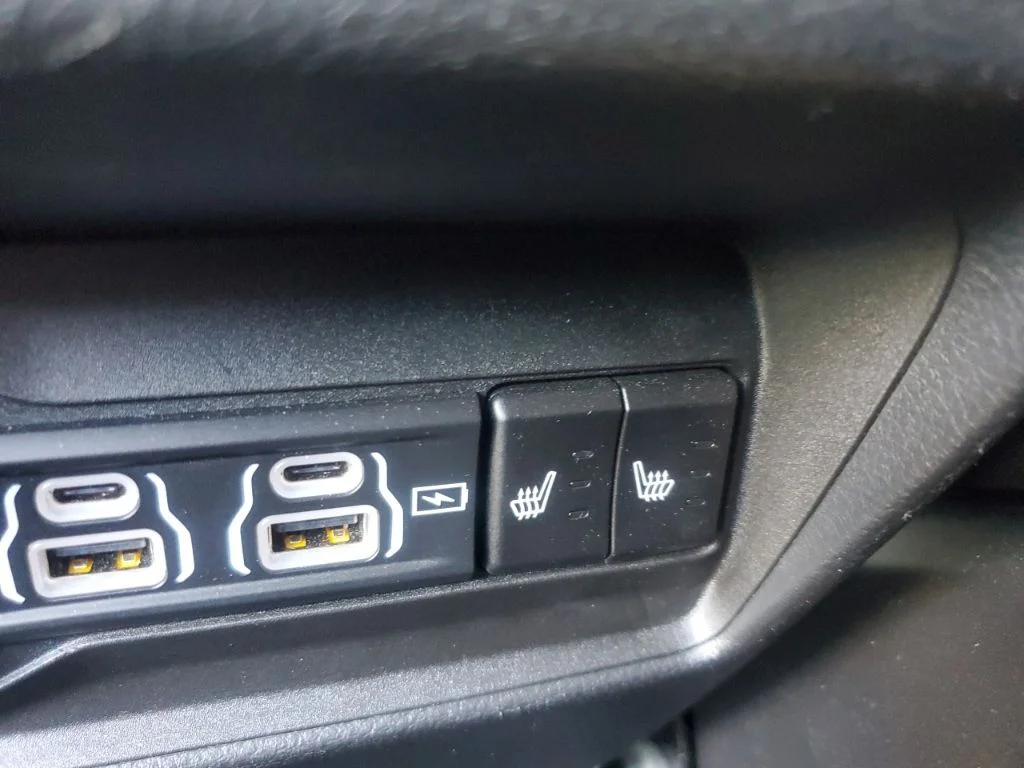 Used 2023 White Jeep Limited image 17