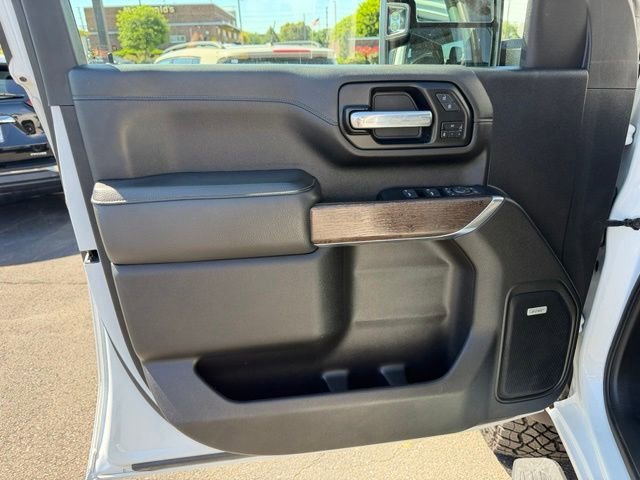 Used 2022 White Frost Tricoat GMC Denali image 20