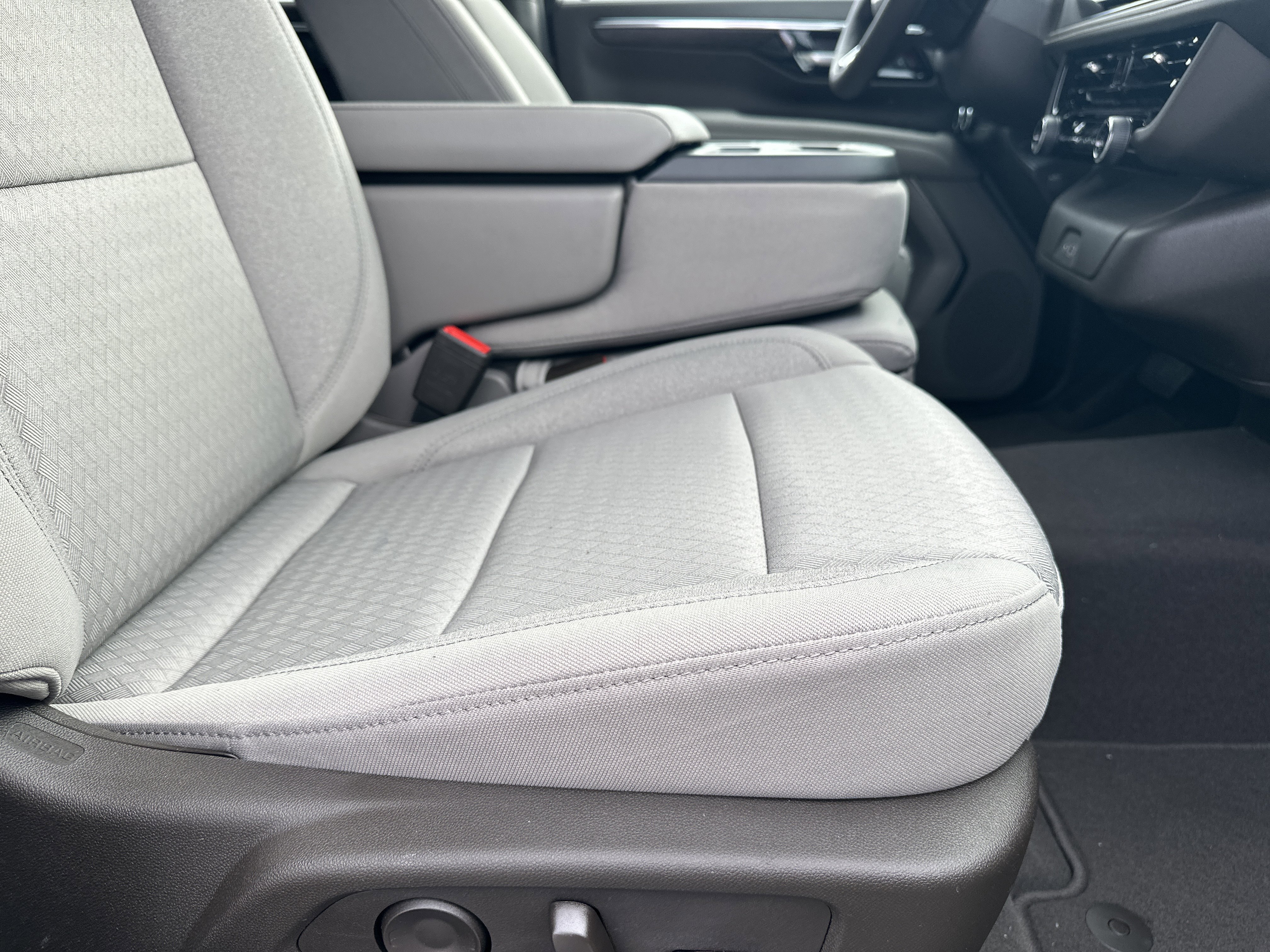 2026 Chevrolet Suburban LS - Photo 14