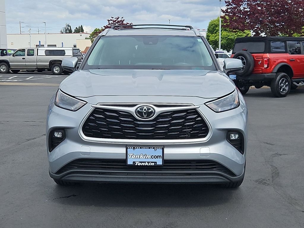 Used 2022 Celestial Silver Metallic Toyota XLE image 9