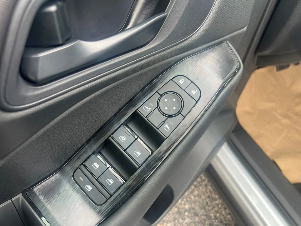 Used 2025 Silver Nissan S image 13