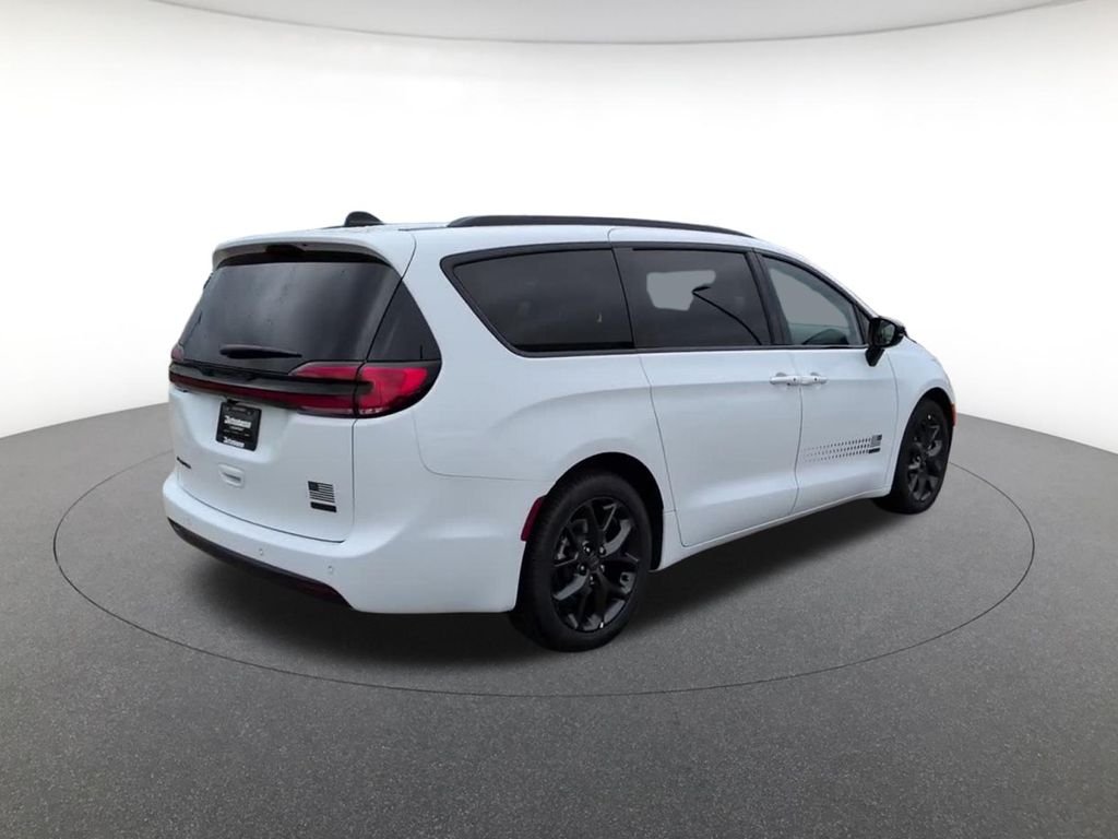 New 2027 Bright White Clear-Coat Exterior Paint Chrysler  image 4