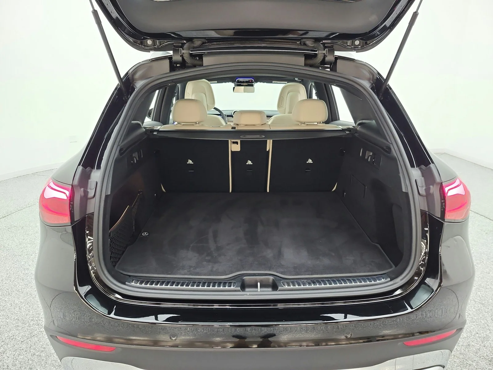 Used 2024 Black Mercedes-Benz GLC 300 SUV image 18