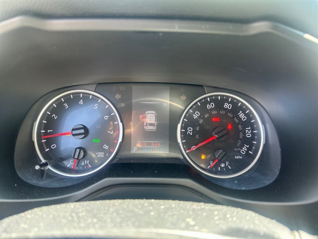 Used 2019 White Toyota LE image 17