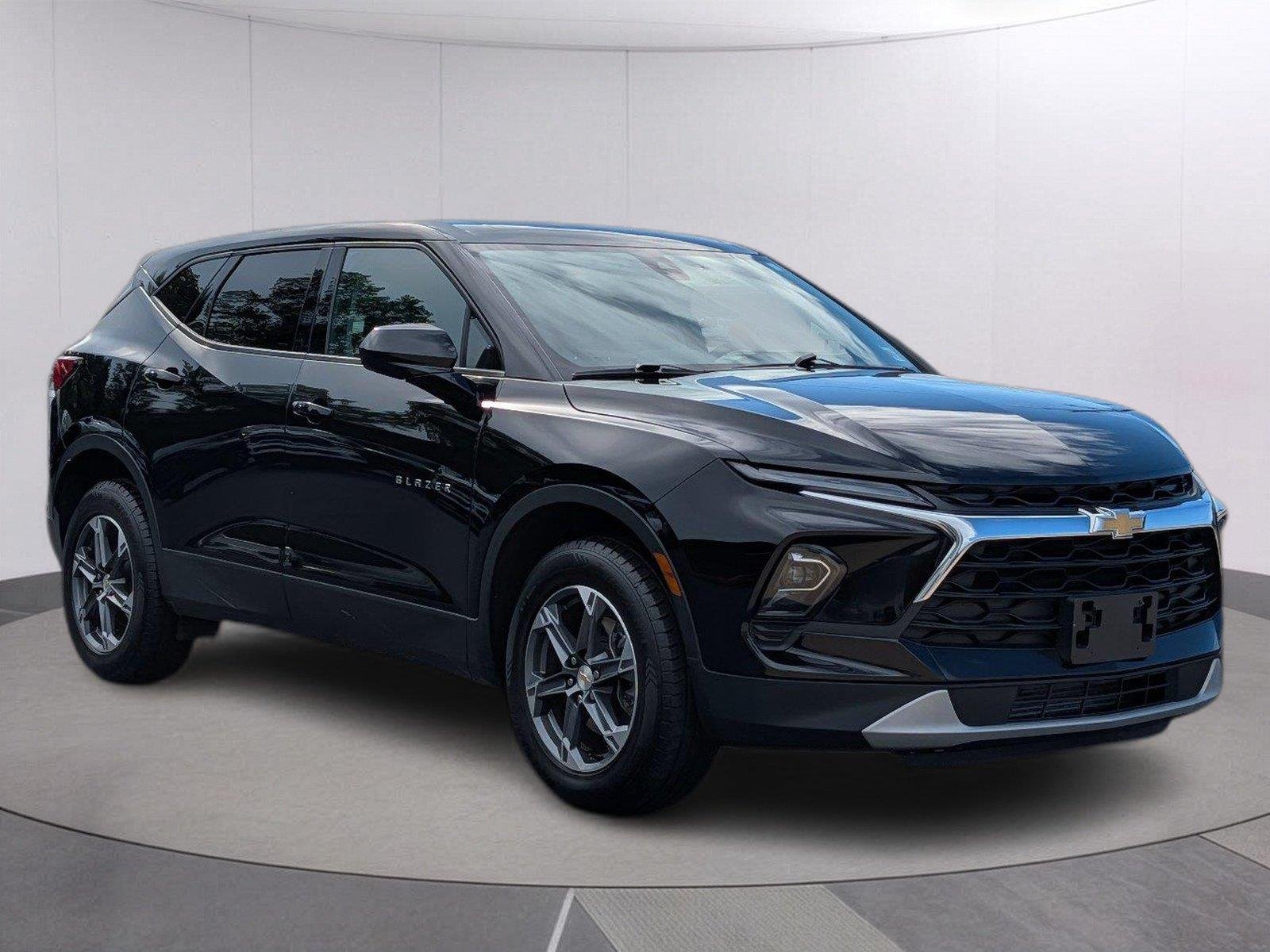 Used 2025 Black Chevrolet LT image 7