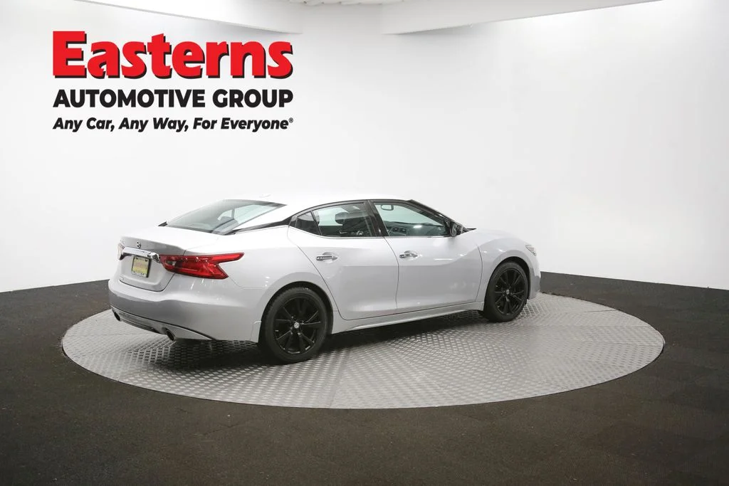 Used 2018 Silver Nissan 3.5 S image 41