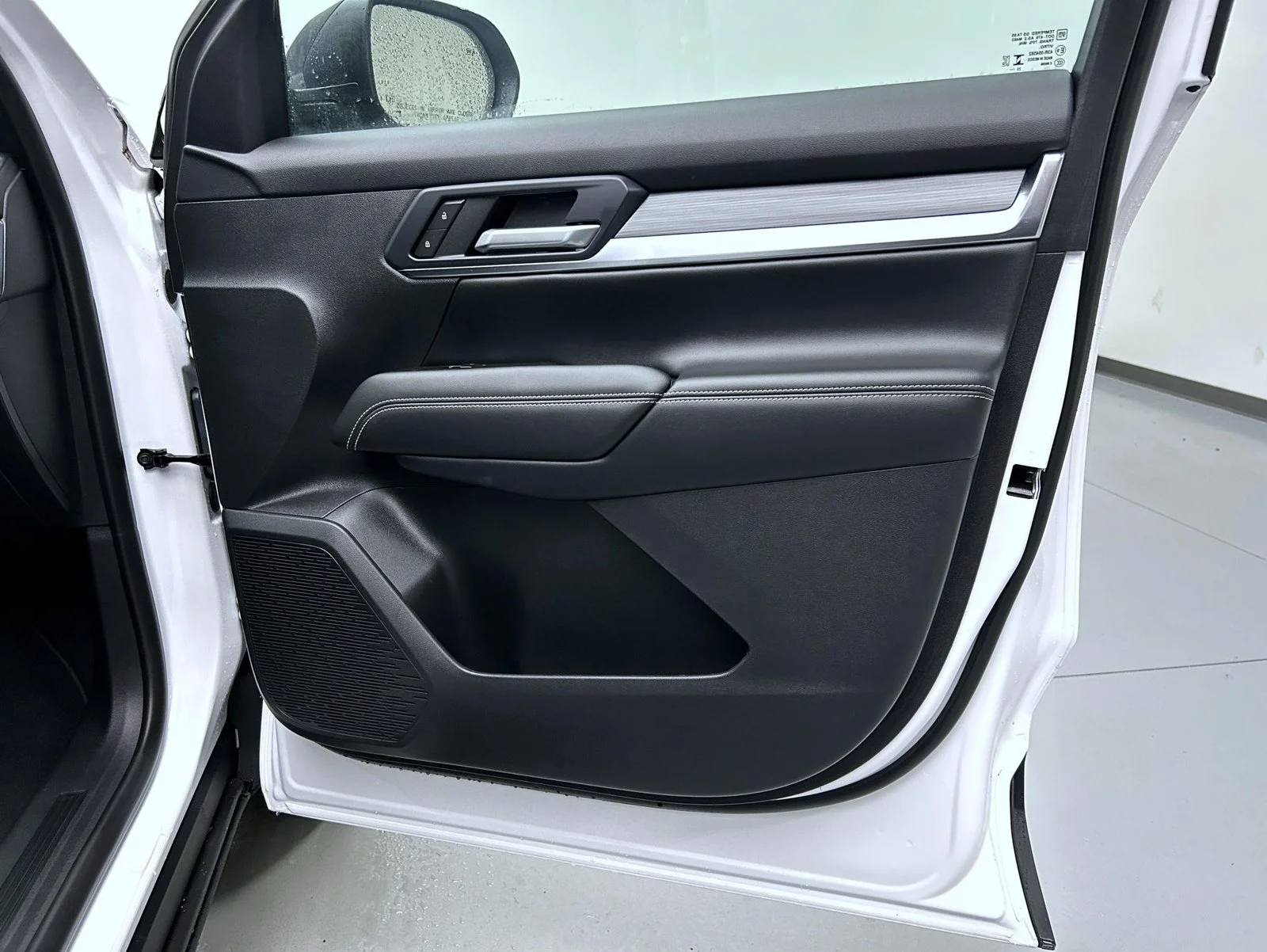Used 2026 White GMC Elevation image 16