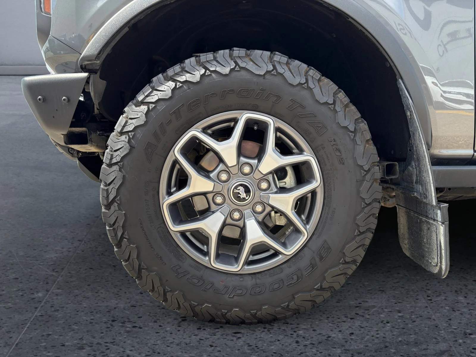 Used 2024 Gray Ford Badlands image 9