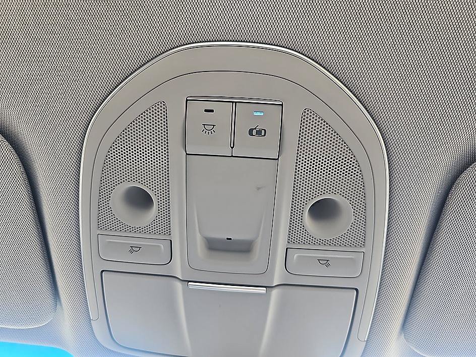 Used 2015 Santiago Silver Hyundai 3.8L image 27