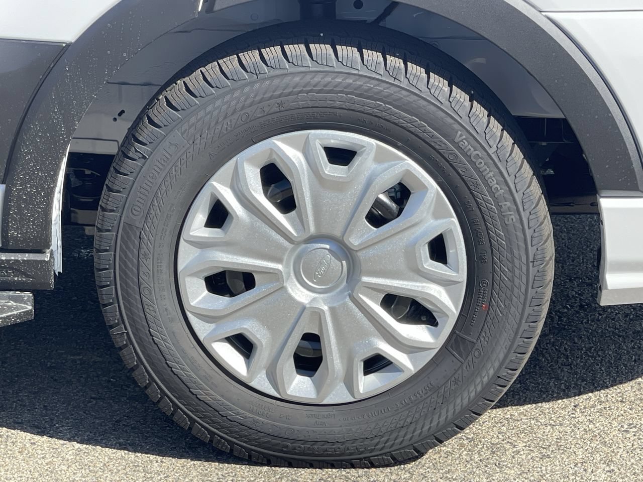 New 2026 Oxford White Ford XLT image 10