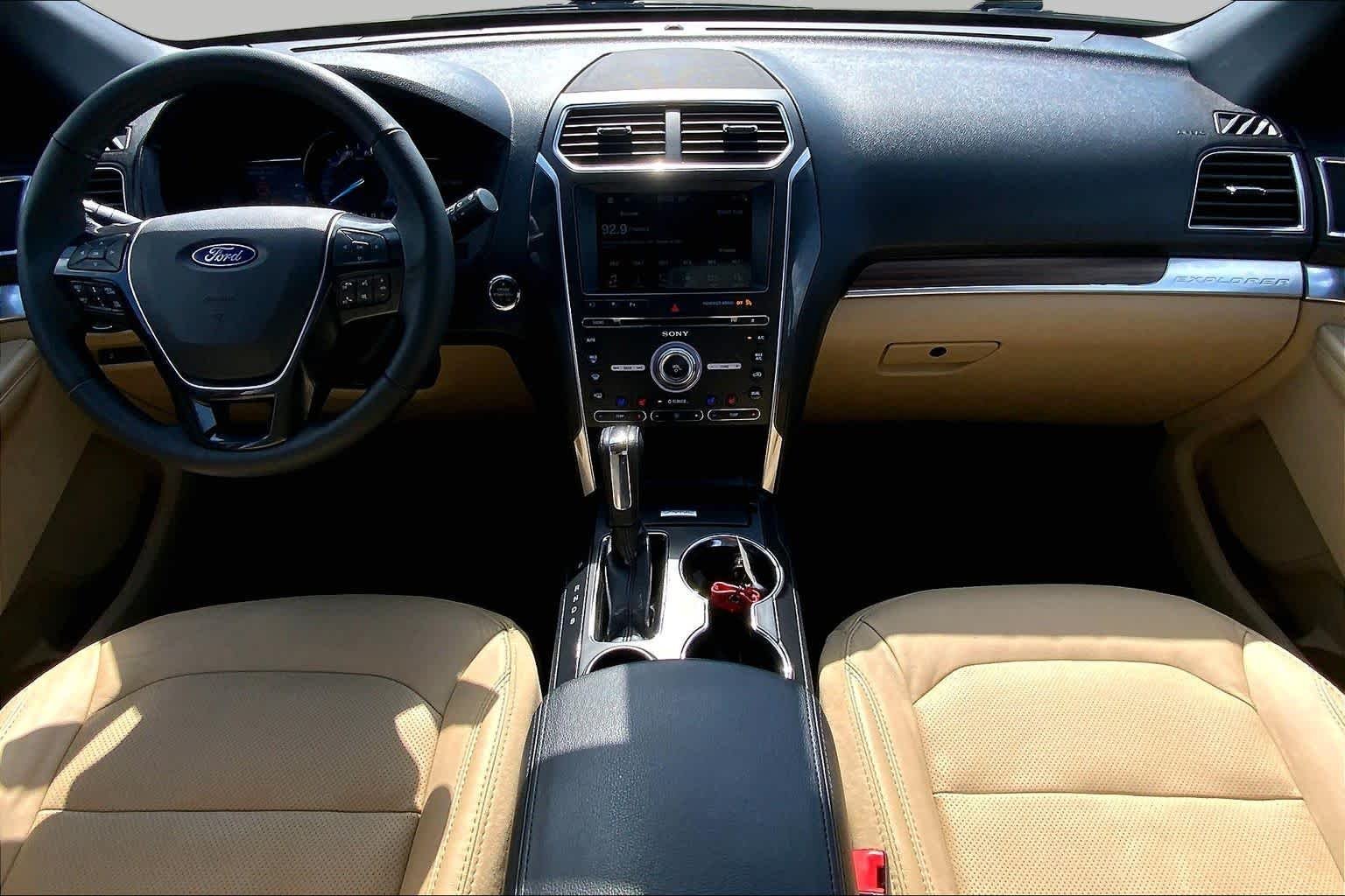 Used 2017 White Gold Metallic Ford Limited image 12