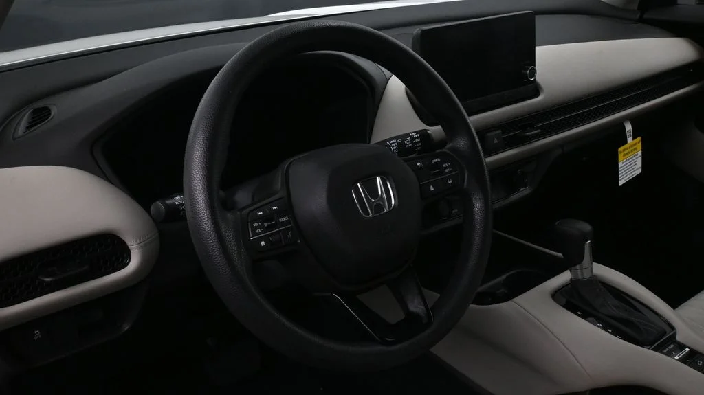 Used 2025 White Honda LX image 9