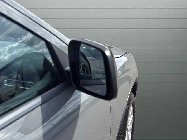 Used 2023 Gray Dodge SXT image 9