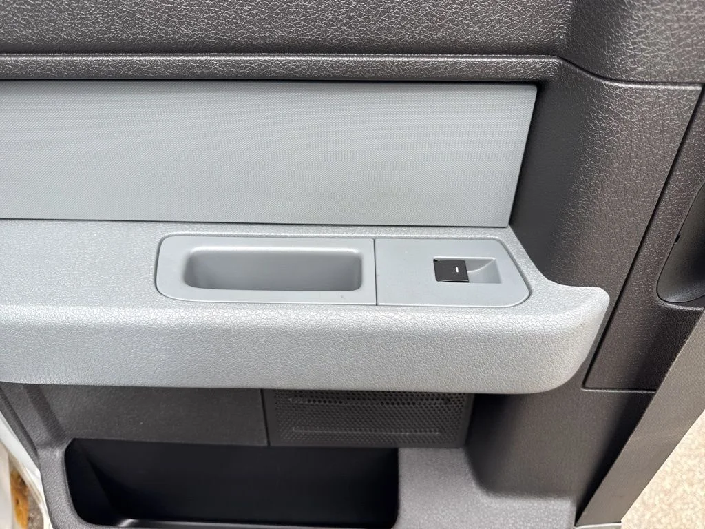 Used 2014 Ingot Silver Metallic Ford XLT image 35